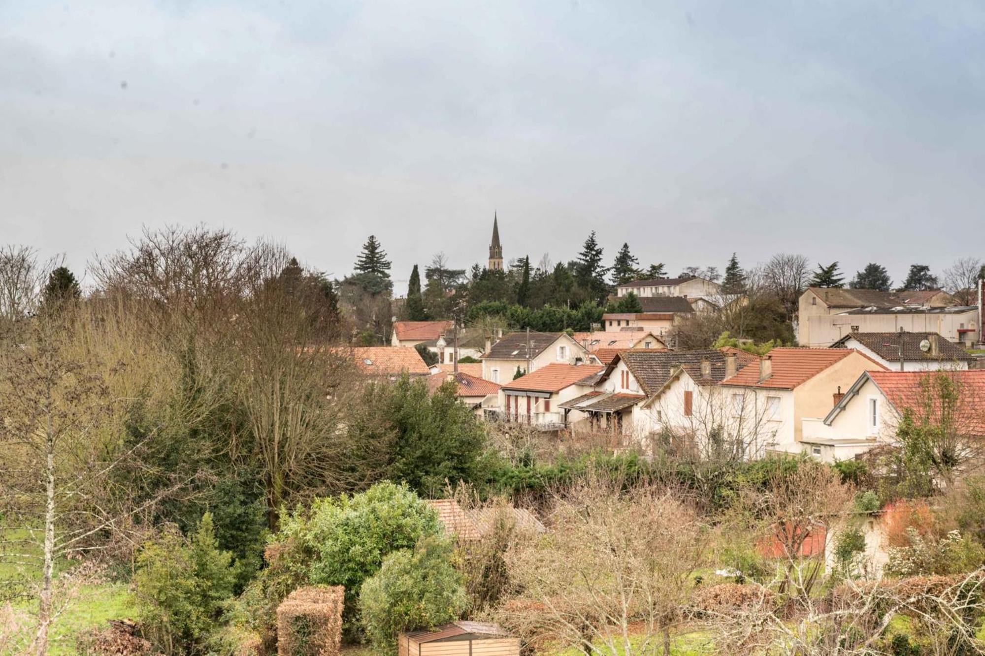 Le Ambroise - T3 Spacieux Et Calme Avec Parking Gratuit Bergerac Ruang foto