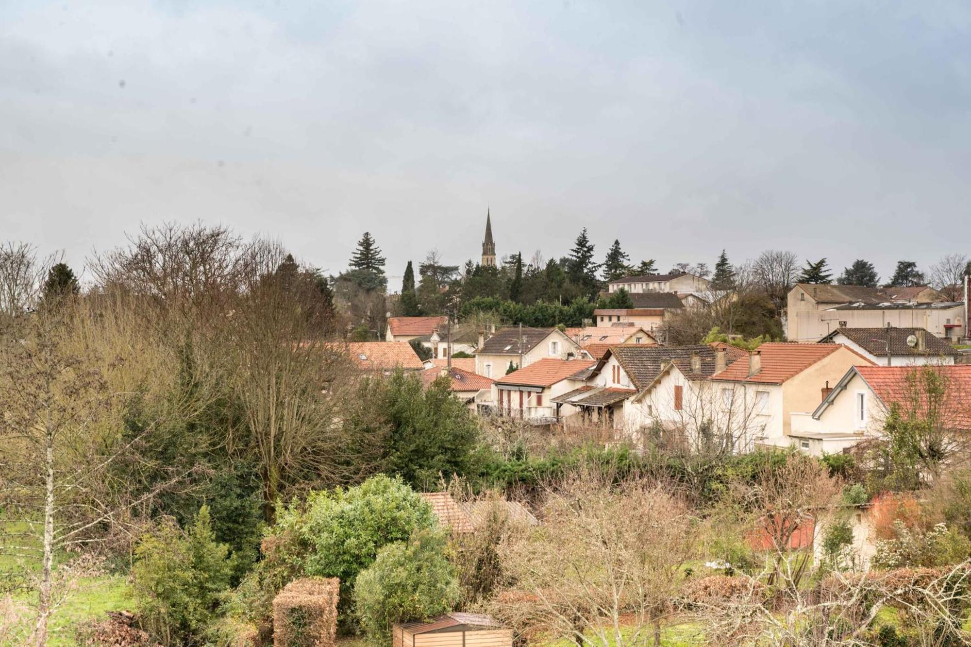 Le Ambroise - T3 Spacieux Et Calme Avec Parking Gratuit Bergerac Bagian luar foto