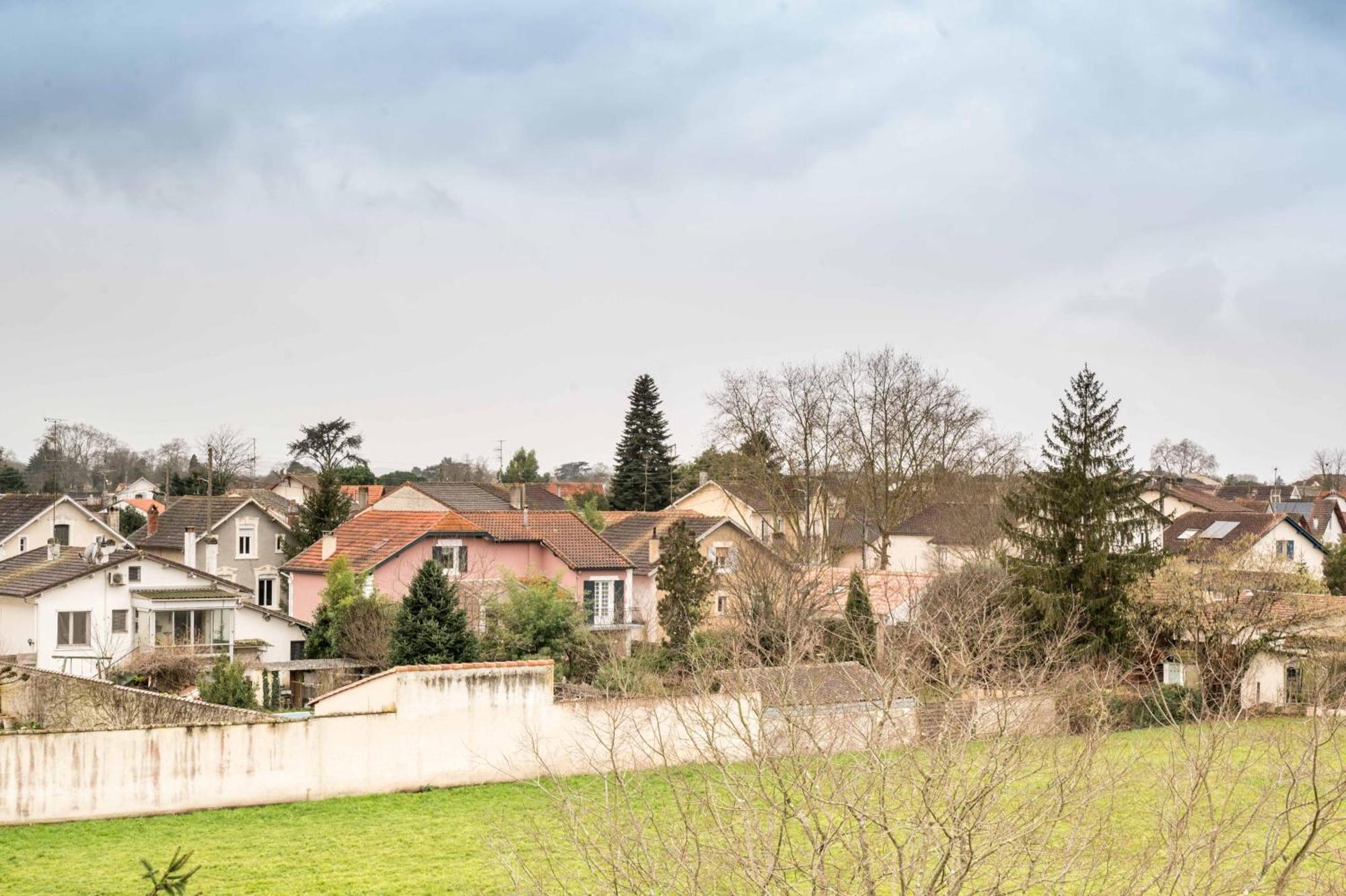 Le Ambroise - T3 Spacieux Et Calme Avec Parking Gratuit Bergerac Bagian luar foto